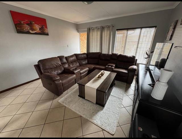 2 BEDROOM TOWNHOUSE FOR SALE IN GLEN MARAIS